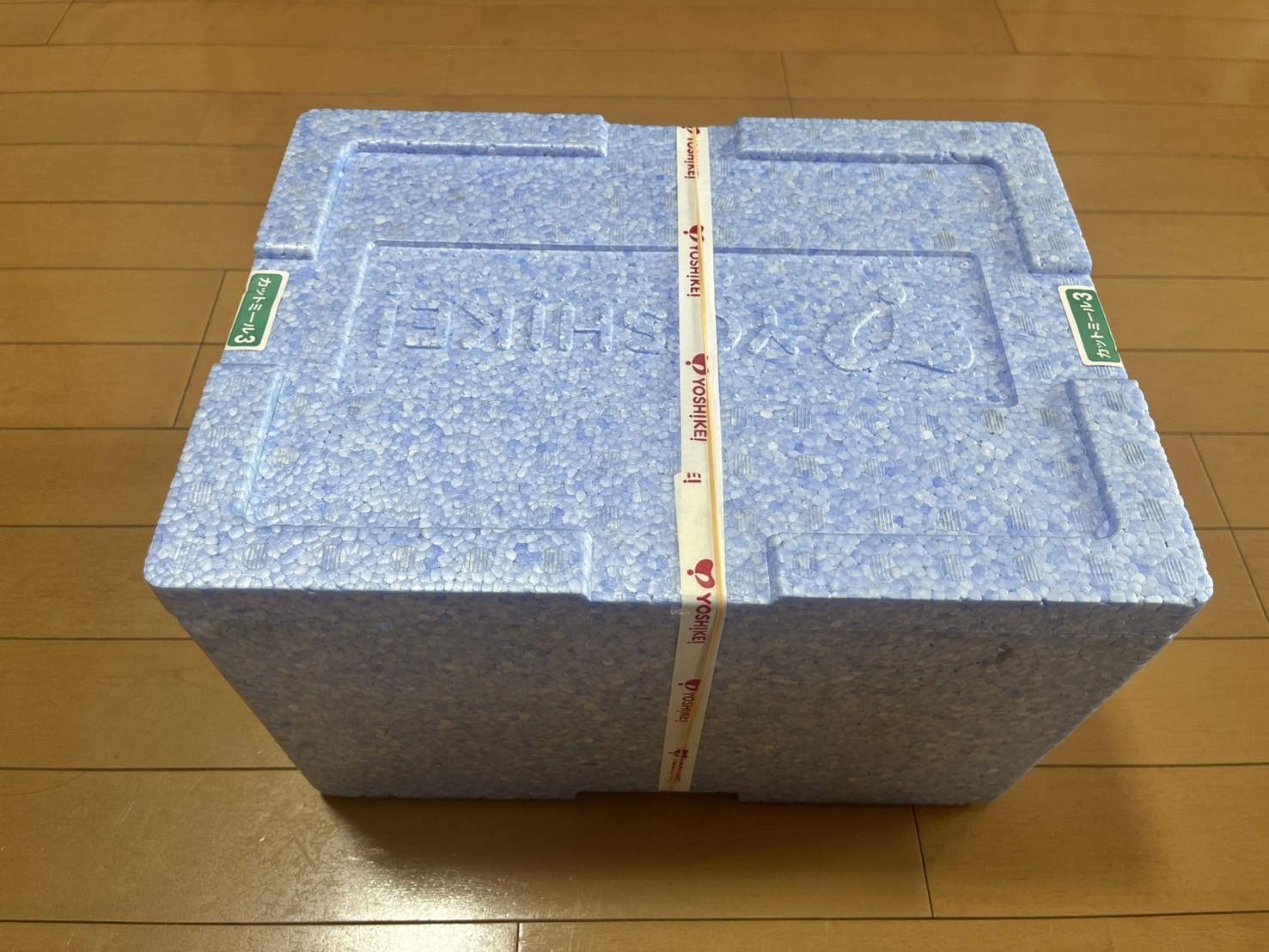ヨシケイ カットミール、配送時の発泡スチロール保冷ボックス