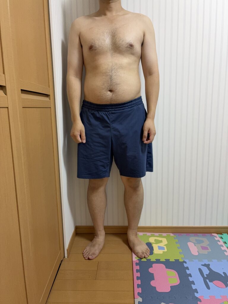 2026年9月15日時点の体型を撮影した写真(正面、首から下)