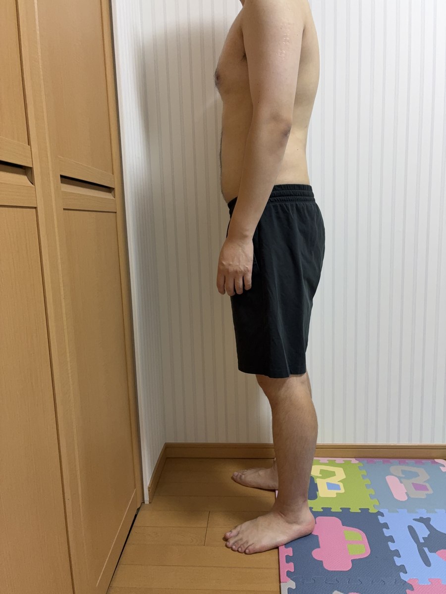 9/30時点の体型を撮影した写真(横向き、首から下)