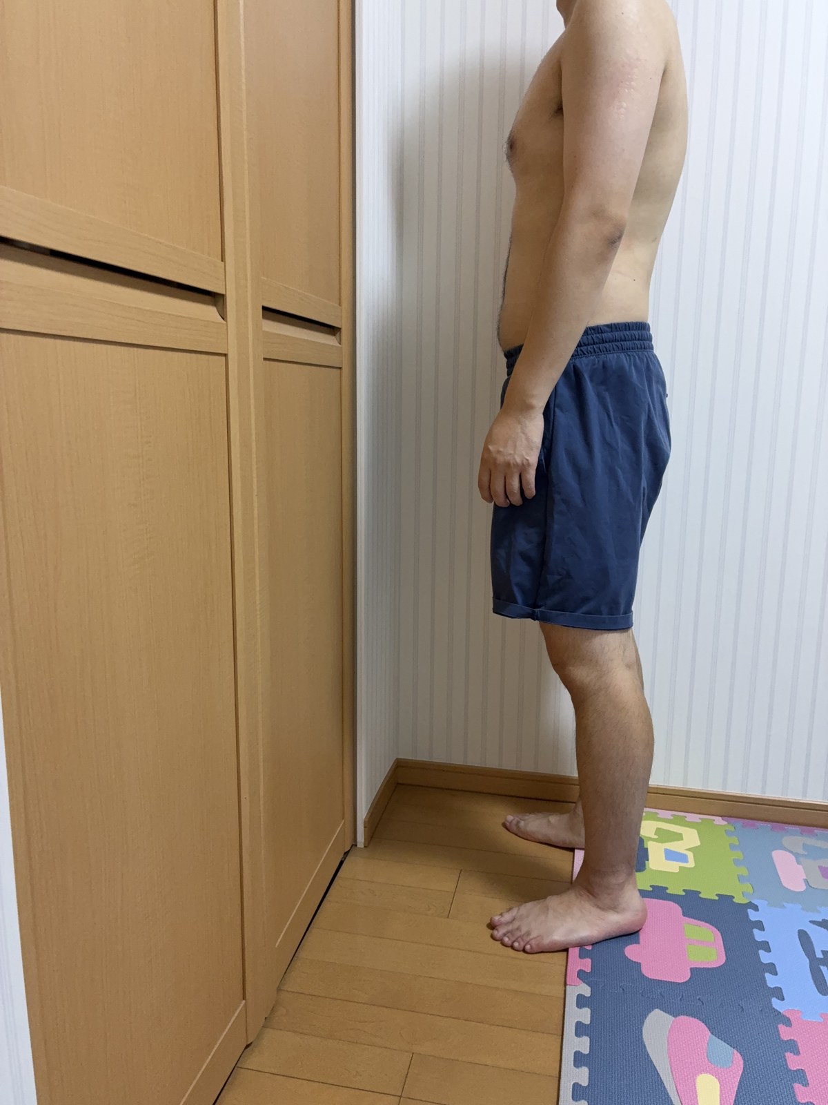 10/2時点の体型を撮影した写真(横向き、首から下)