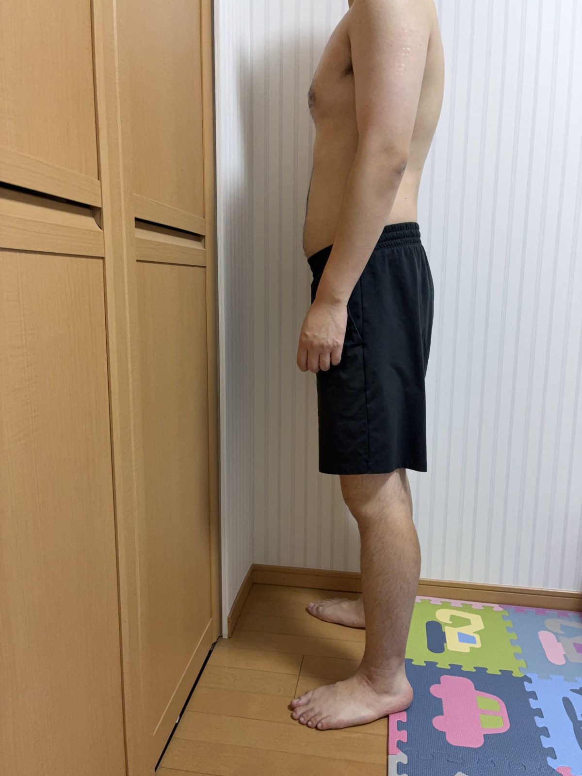 10/5時点の体型を撮影した写真(横向き、首から下)