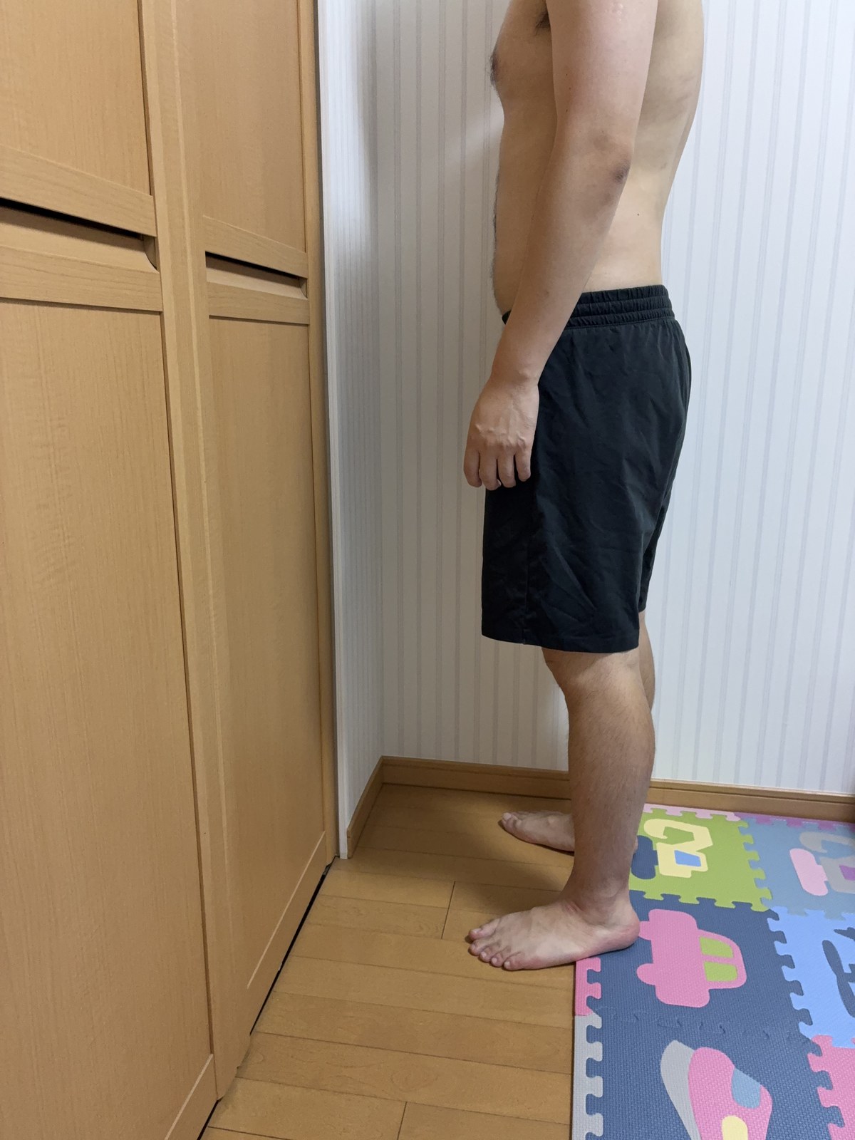 10/10時点の体型を撮影した写真(横向き、首から下)