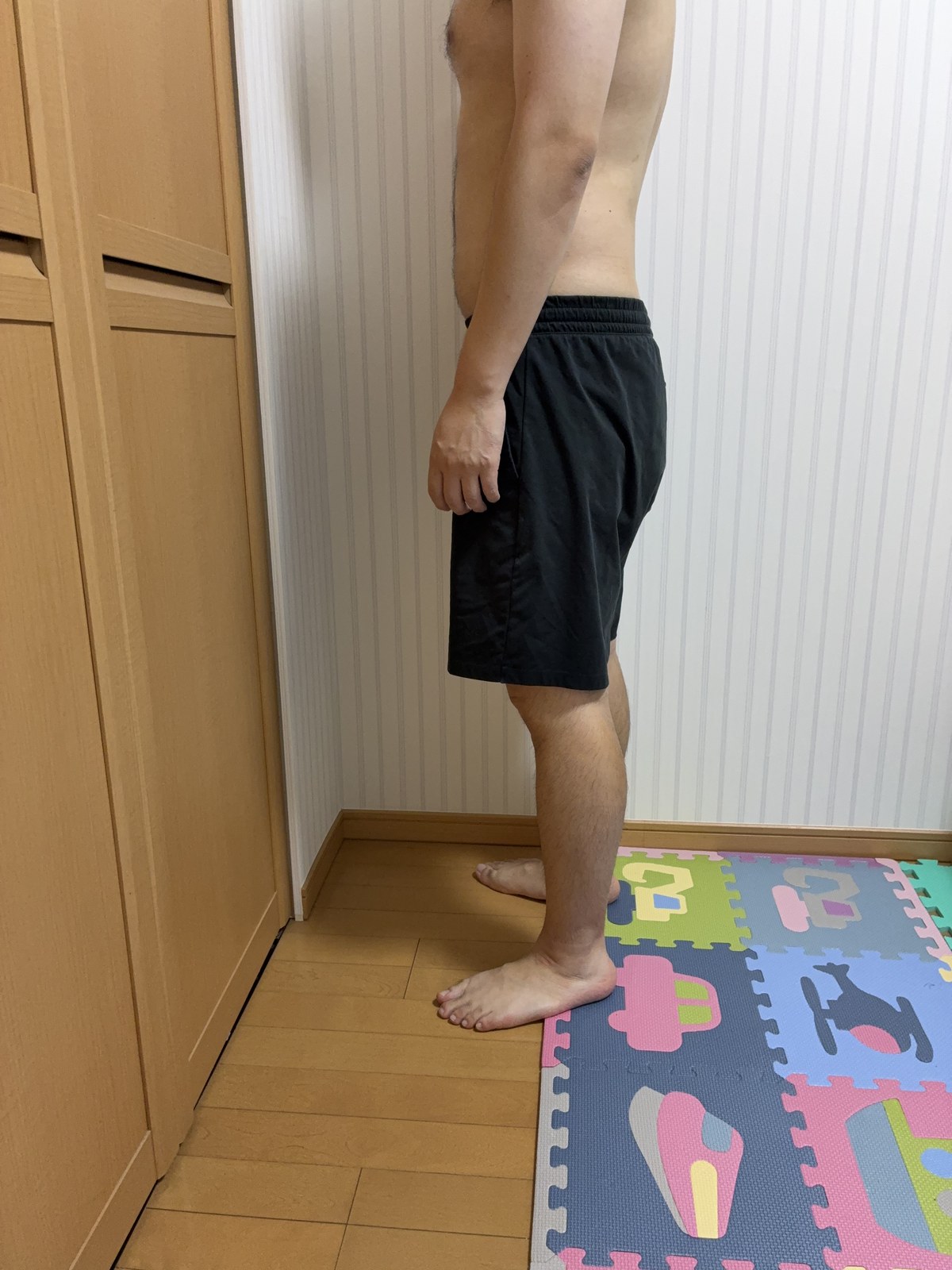 10/12時点の体型を撮影した写真(横向き、首から下)