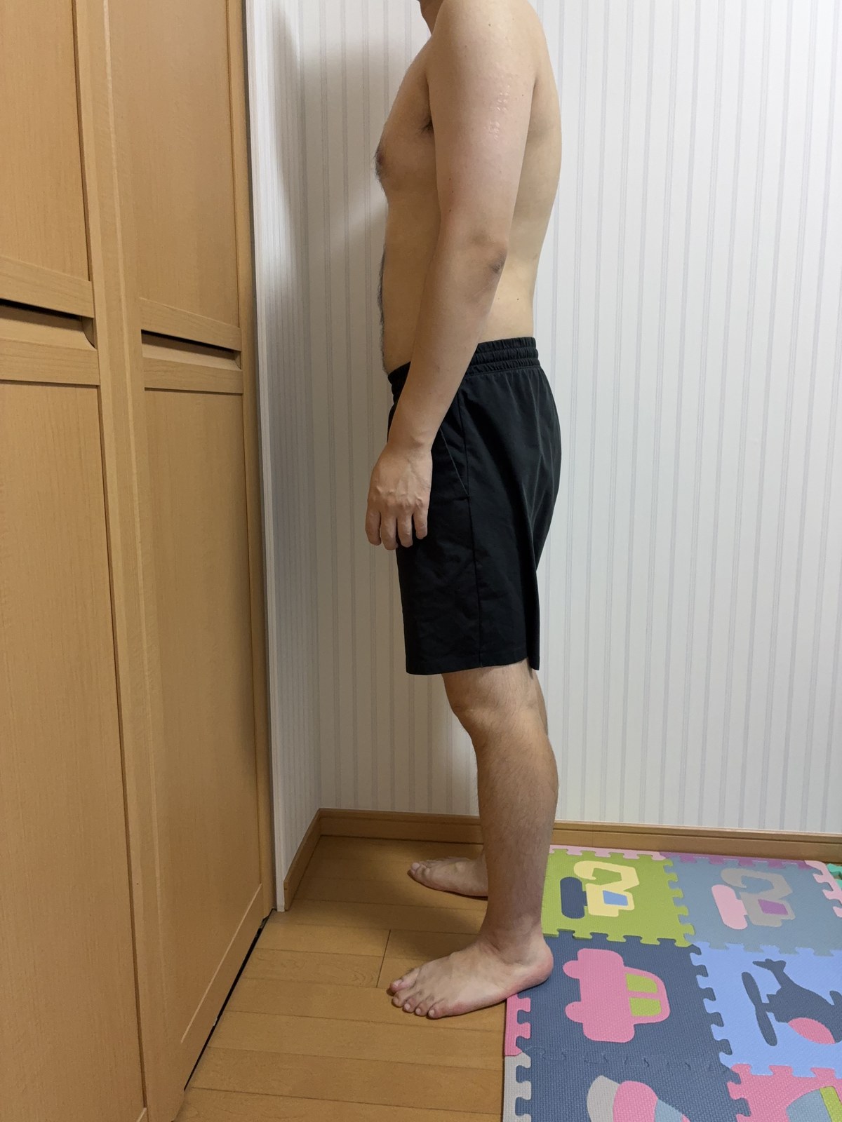 10/13時点の体型を撮影した写真(横向き、首から下)