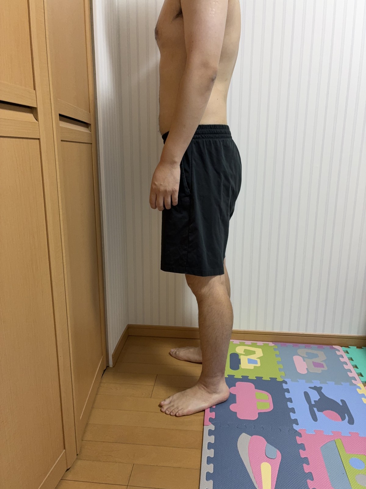 10/14時点の体型を撮影した写真(横向き、首から下)