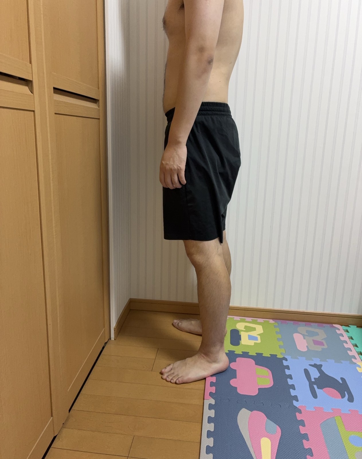 10/16時点の体型を撮影した写真(横向き、首から下)