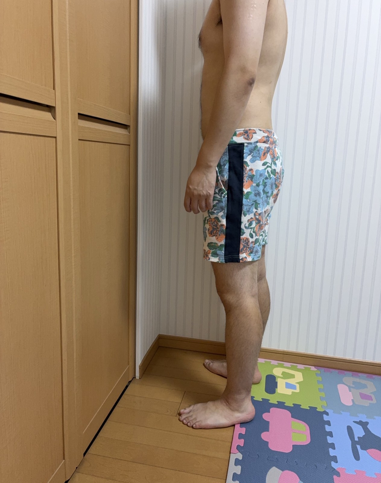 10/18時点の体型を撮影した写真(横向き、首から下)