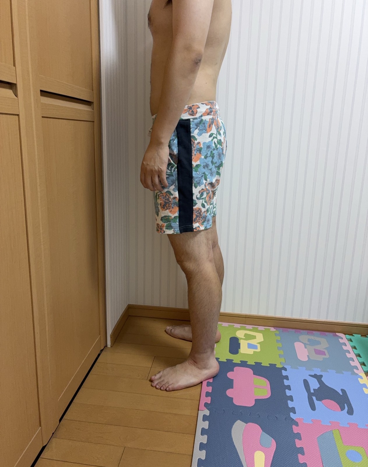 10/19時点の体型を撮影した写真(横向き、首から下)