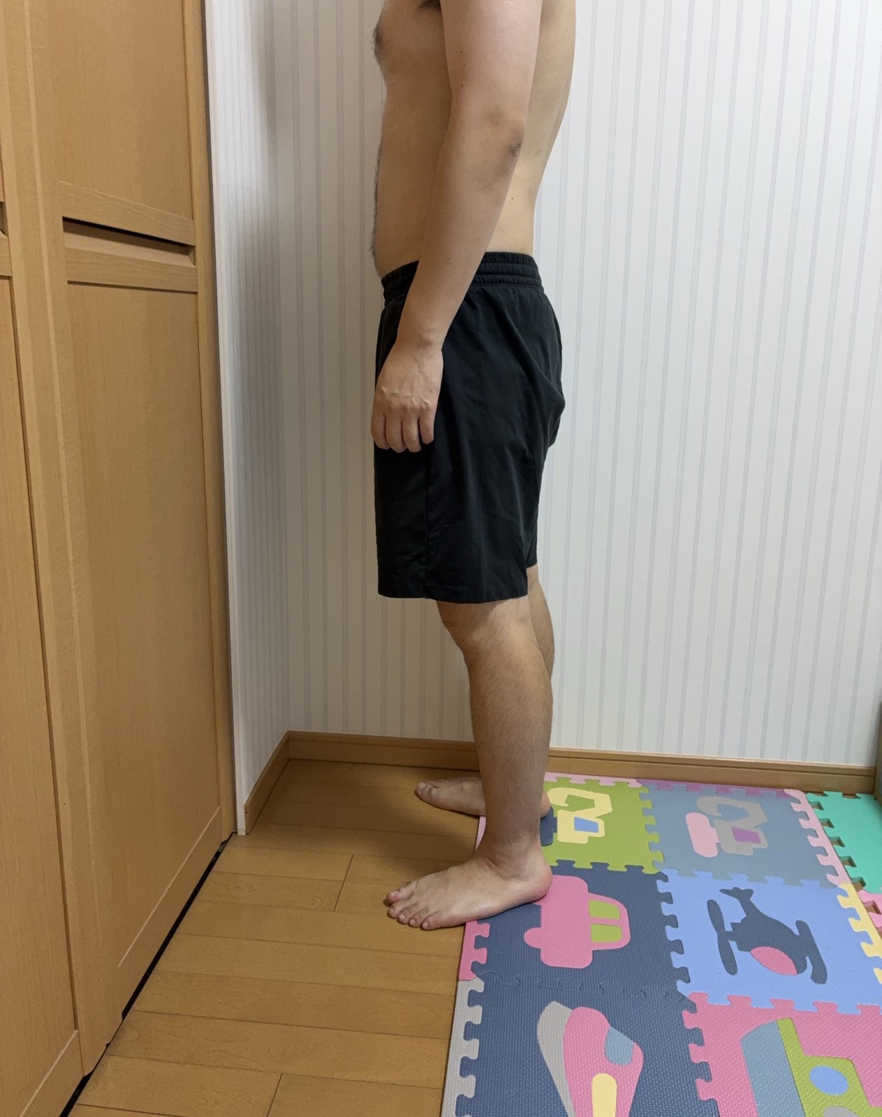 10/20時点の体型を撮影した写真(横向き、首から下)
