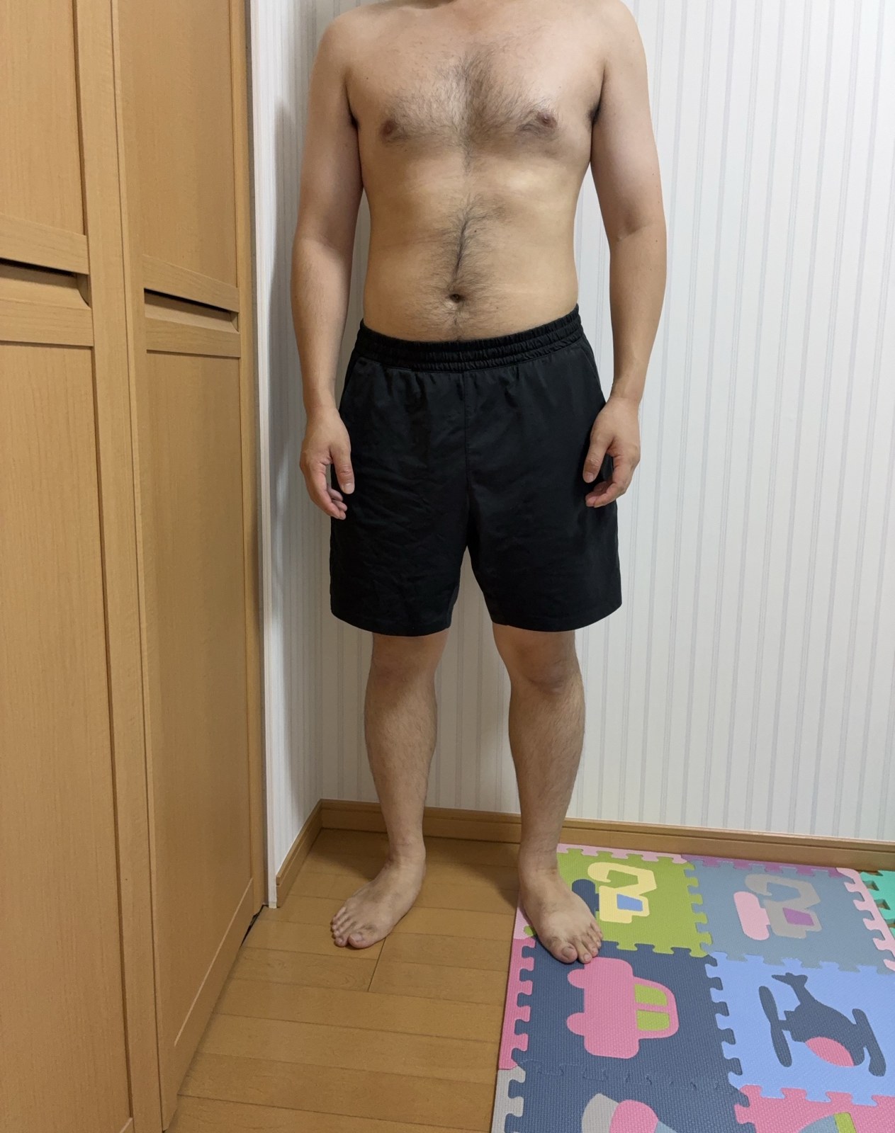 2026年10月21日時点の体型を撮影した写真(正面、首から下)